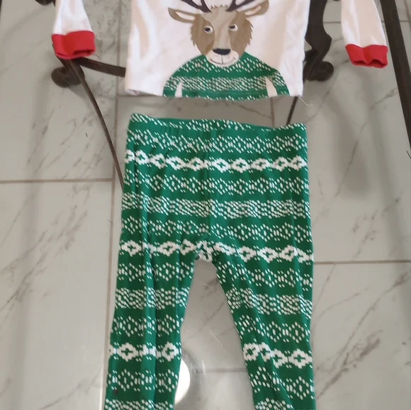 CHRISTMAS PJ'S & CLOTHES - Picture 3 of 7